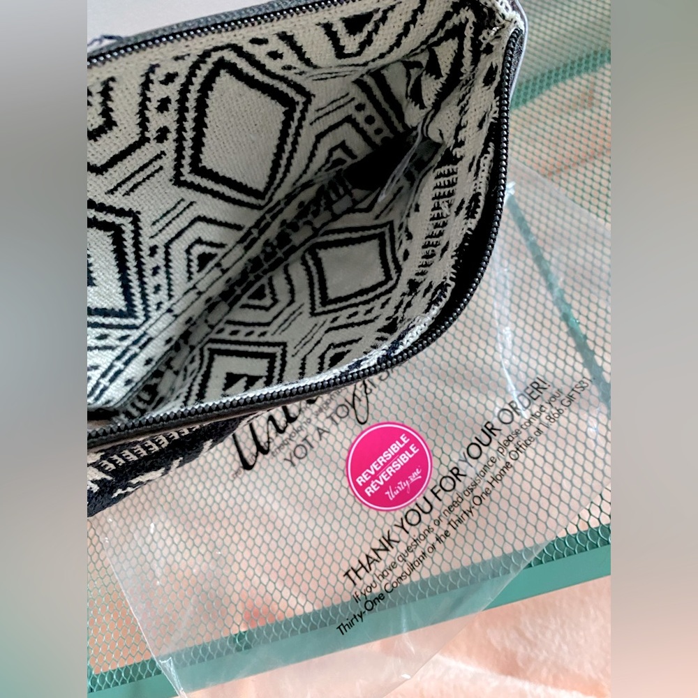 Thirty-One Rio Weave Reversible Pouch - Picture 5 of 7